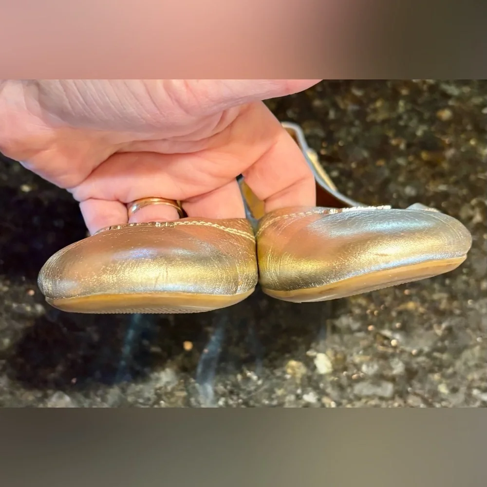 ⭐️Coach Chelsea Leather Metallic Gold Round Toe Flats ⭐️